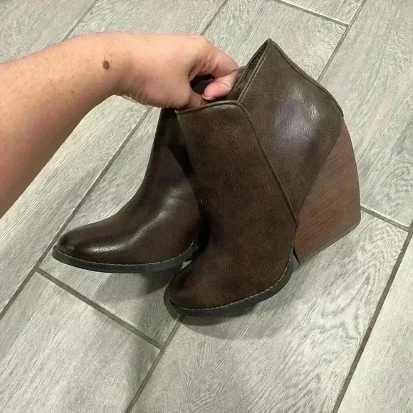 Very Volatile Whitby Boots Size 8.5 - Picture 2 of 6